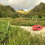 Lofoten Fjord Villaer *
