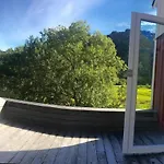Lofoten Fjord Villaer *