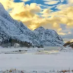 Lofoten Fjord Villaer