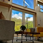Lofoten Fjord فيلة