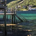 Lofoten Fjord Villaer *